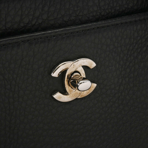 CHANEL Executive Tote Bag Black Grained Calfskin - Picture 7 of 9